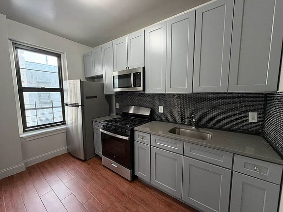 4th image of 646 Argyle Rd #8F