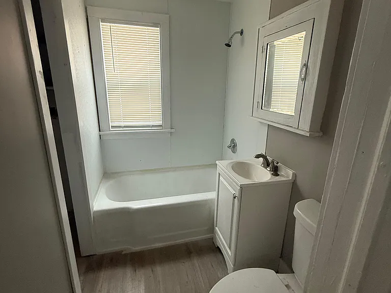 2742 Thomas Ave N — Photo 7