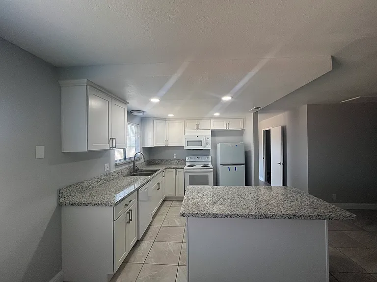 37102 Avenue 12 — Photo 2