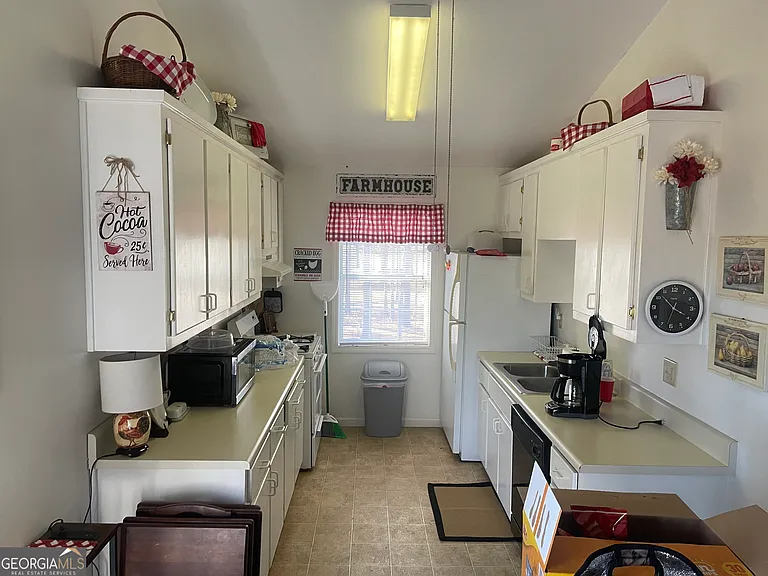4374 River Rd — Photo 7