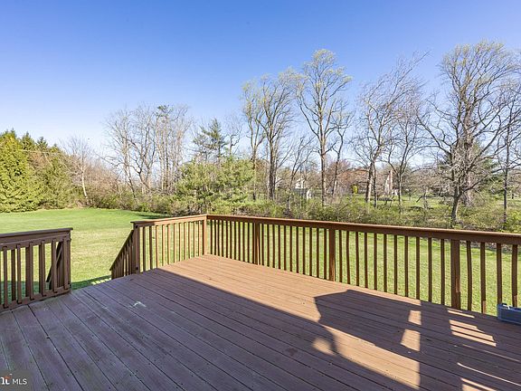 3rd image of 104 Brookhaven Ln