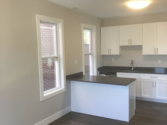 3rd image of 2652 N Marshfield Ave APT 2F