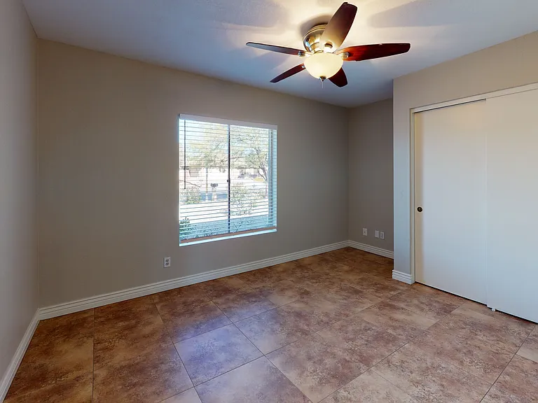 2105 N Los Altos Dr #4 — Photo 6