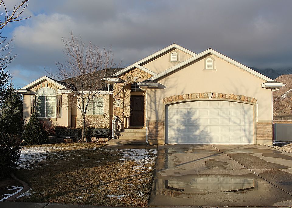 7 beds, 4 baths, RV parking