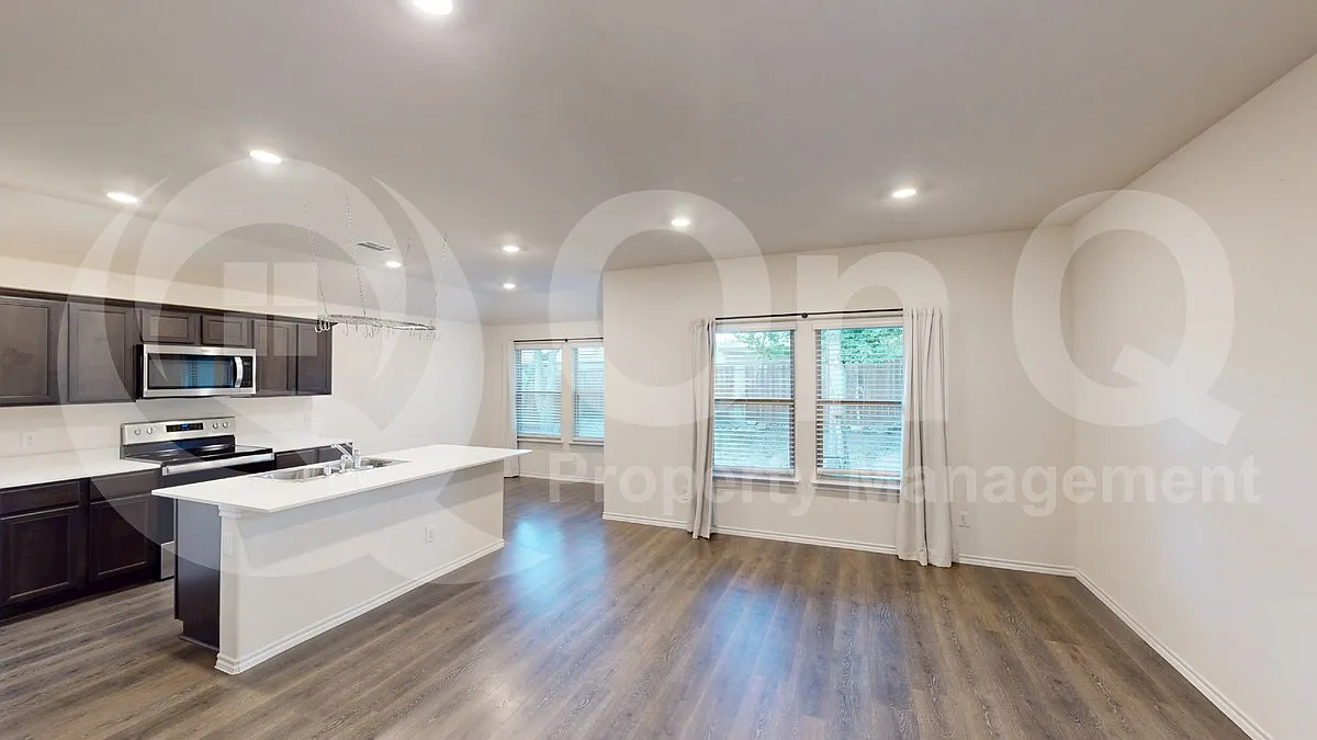 3 bed, 2.0 bath, 1302 sqft, $1,799 — Photo 4