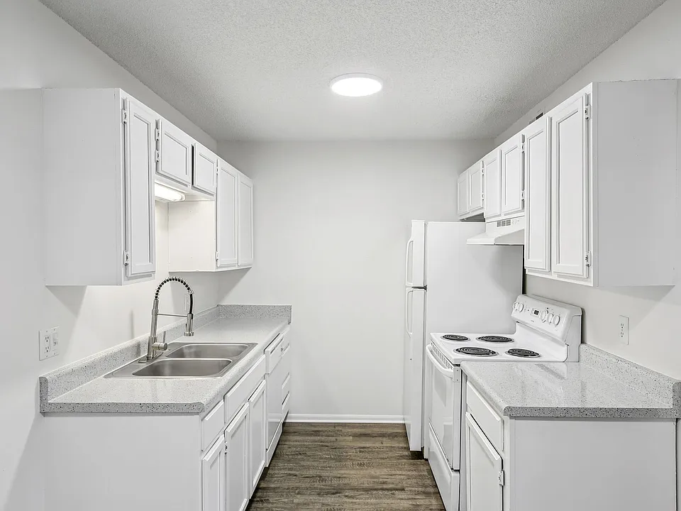 Spring Hill Plaza Apartments