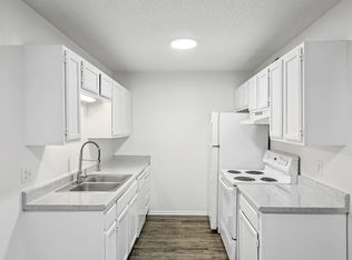 Spring Hill Plaza Apartments, Spring Hill, KS 66083