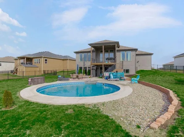 807 W Solomon Dr, Lone Jack, MO 64086