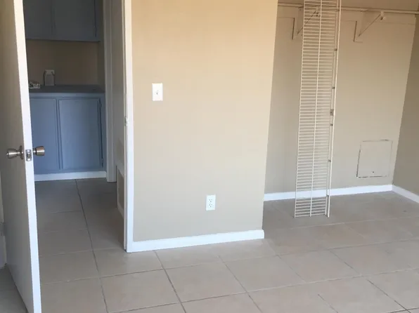 11938 1st Ave APT 4, Hesperia, CA 92345