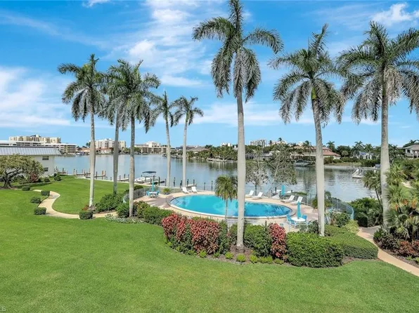 383 Harbour DR #304, NAPLES, FL 34103
