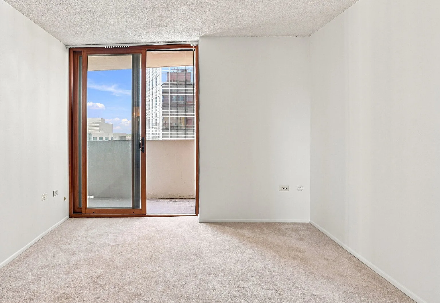 1 bed, 1.0 bath, 643 sqft, $1,496 — Photo 3