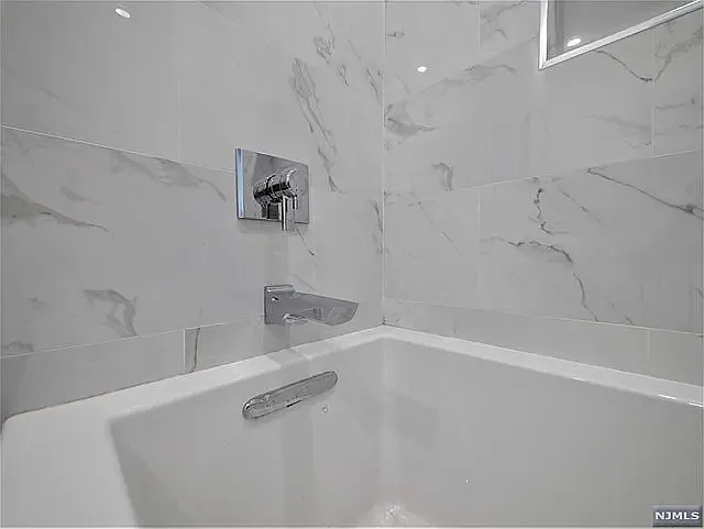 17 Beverly Pl — Photo 27