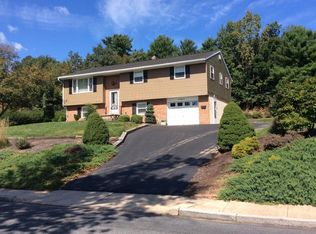 77 Wyomissing Hills Blvd, West Lawn, PA 19609