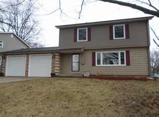 605 11th St, Silvis, IL 61282