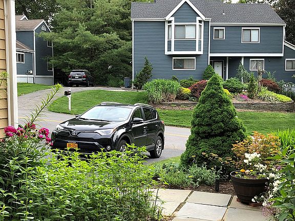 2nd image of 147 Fieldpoint Dr