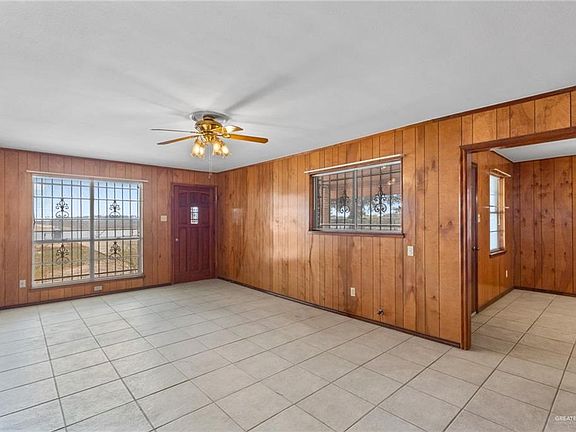 4th image of 801 N Foster Dr