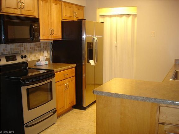 4th image of 1242 Roundtable Ct
