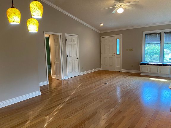 2nd image of 1901 Maymeadow Ln