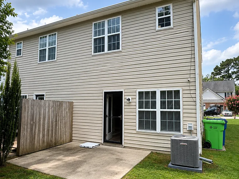 2104 Thornblade Dr — Photo 15