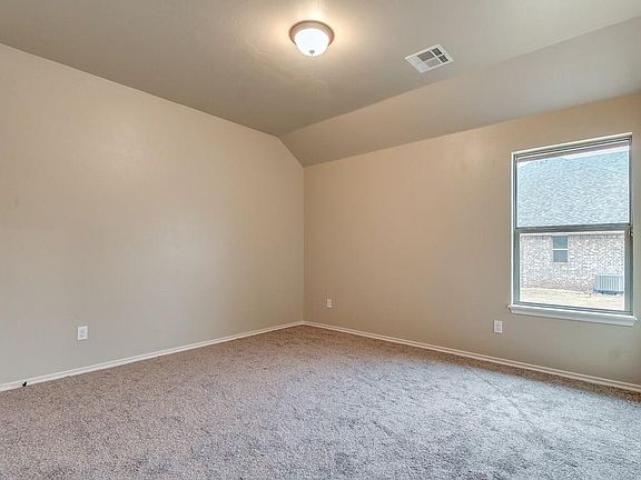 3rd image of 15615 Greenleaf Ln