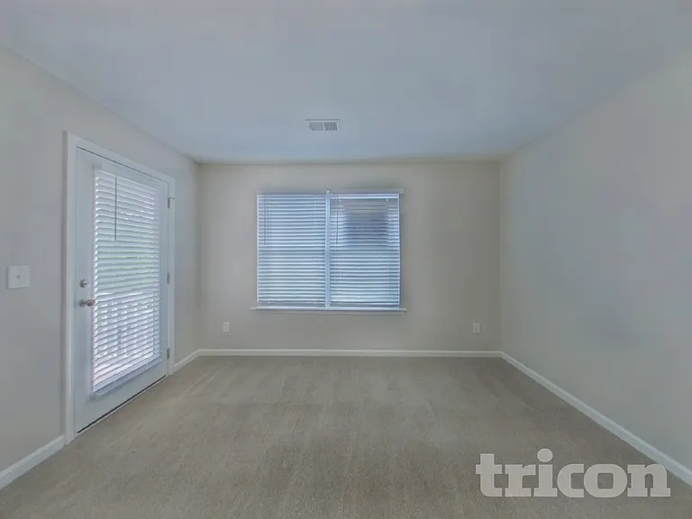 250 Harvest Glen Ln — Photo 6