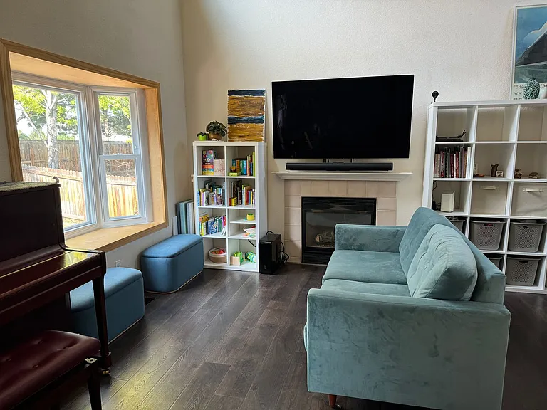 1312 Lambert Cir — Photo 3