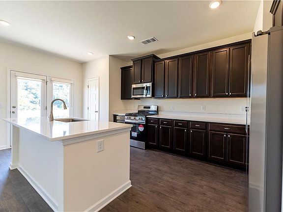 4th image of 31 Briarwood Dr