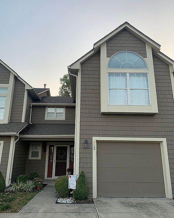 1st image of 922 Cambridge Ct