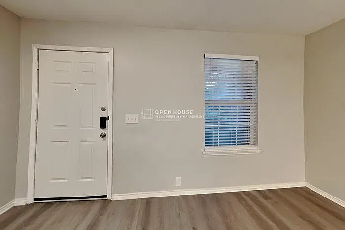 3 bed, 2.5 bath, 2498 sqft, $2,540 — Photo 3