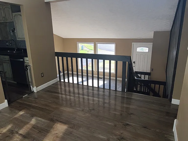 9820 Aylesworth Ln — Photo 10