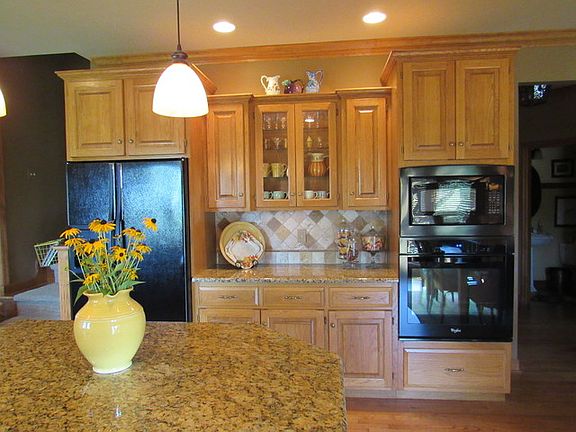 4th image of 1145 McClurg Dr