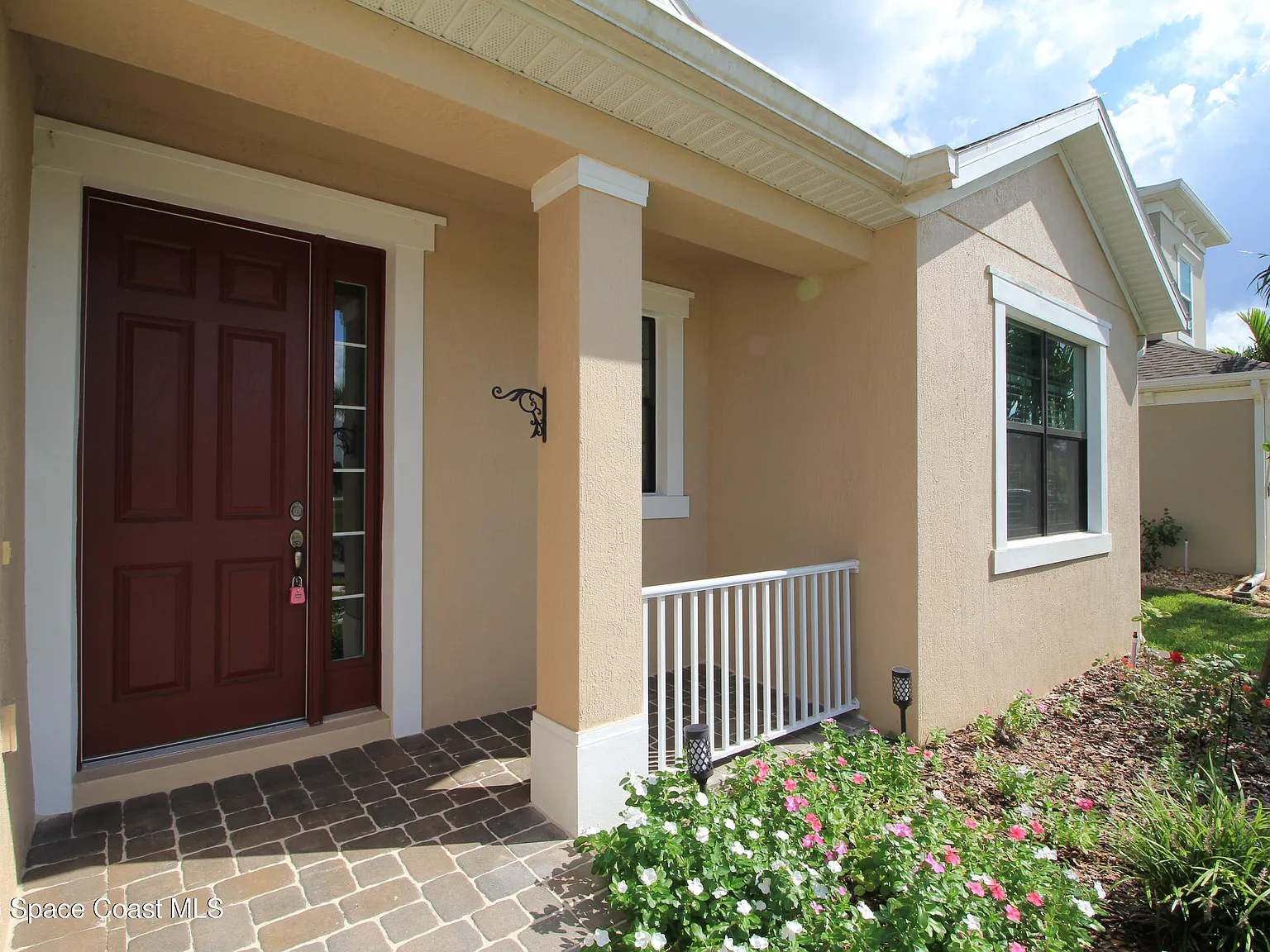 3 bed, 2.5 bath, 1933 sqft, $3,200 — Photo 3