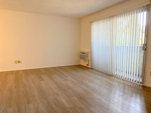 3rd image of 3720 Clarington Ave #106