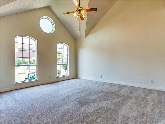 5th image of 2104 Lakeshore Dr
