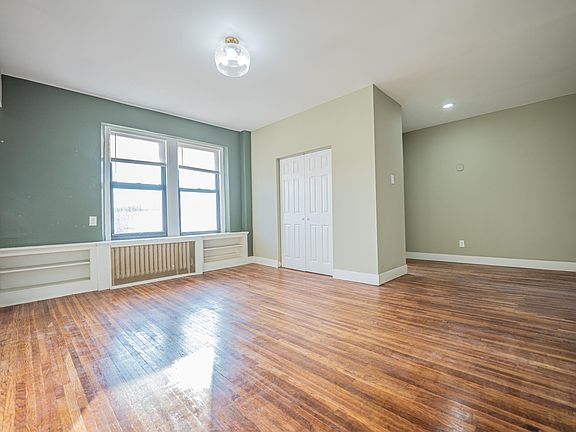 4th image of 4407 W Pine Blvd