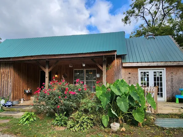 496 Crescent Dr, Gainesville, GA 30501