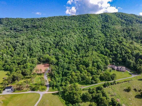 Carriage Ln, Bluefield, VA 24605