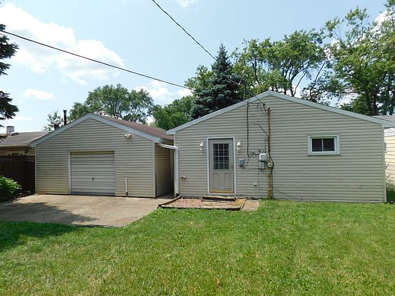 2nd image of 1625 Charles Dr