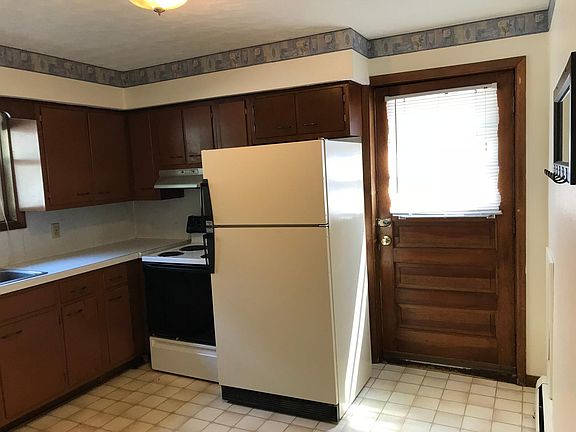 Access to the apartment from ground level through the back d