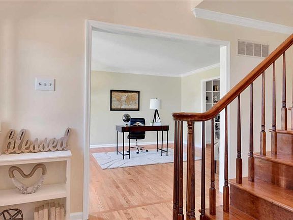 3rd image of 9165 Park Haven Ln
