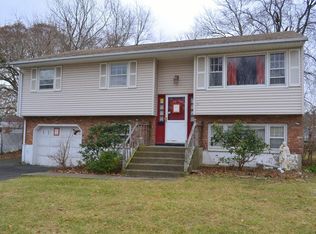 9 Centennial Dr, Garnerville, NY 10923