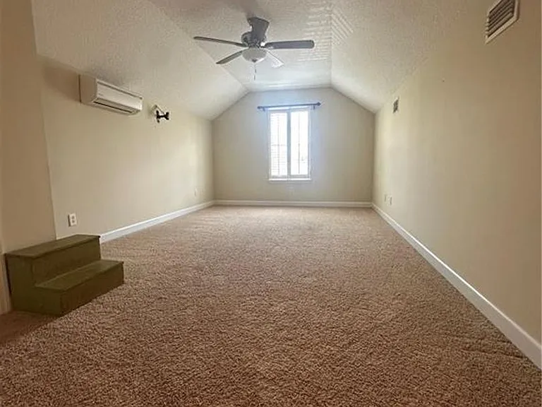 235 Wellington Pl — Photo 13
