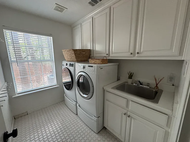 3569 Boxwood Dr — Photo 12
