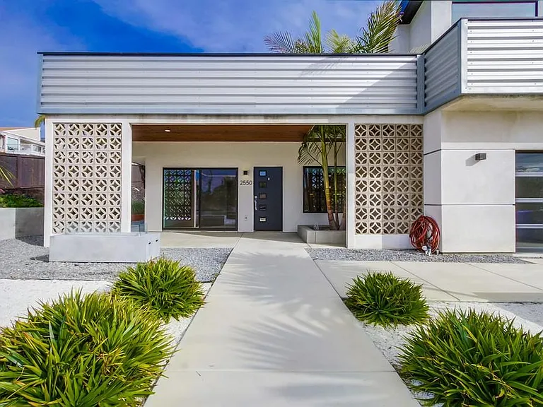 2550 Gregory Dr — Photo 4