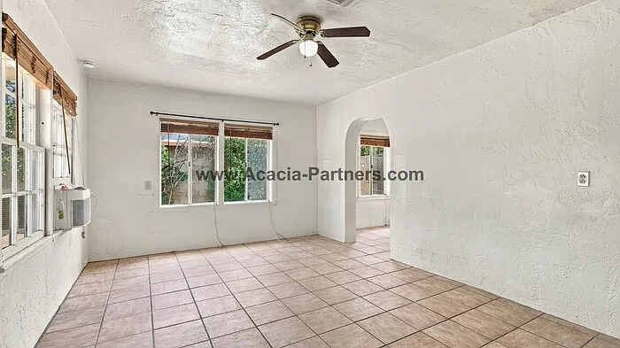 2 bed, 1.0 bath, 918 sqft, $1,195 — Photo 3