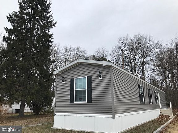 4th image of 9 Starling Ln #9