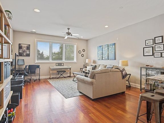 4th image of 622 N Rockwell St APT 204