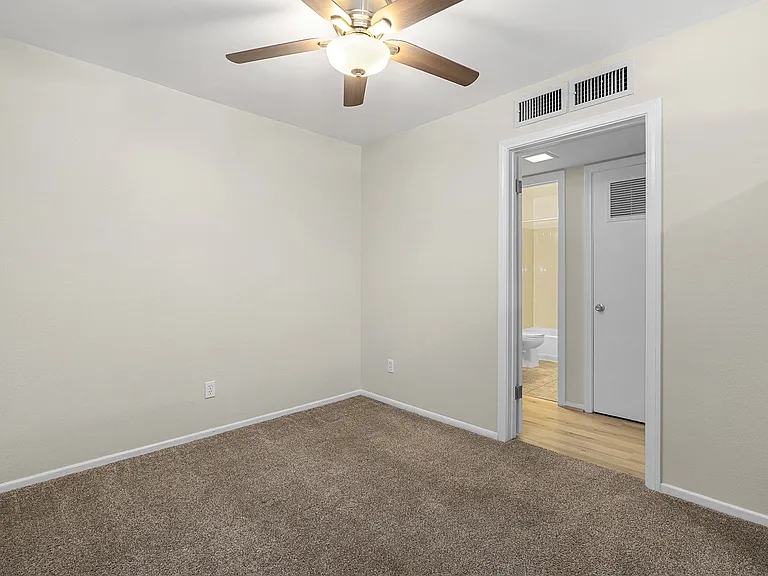 5633-45 N Topanga Canyon Blvd — Photo 35