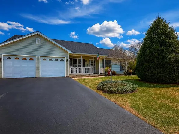 57 Marietta Ln, Falling Waters, WV 25419