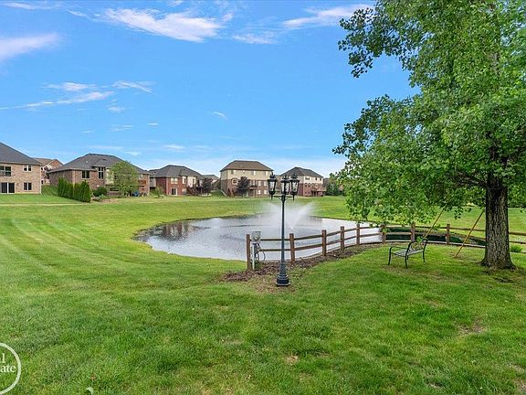 4th image of 62861 Franklin Park Dr #29